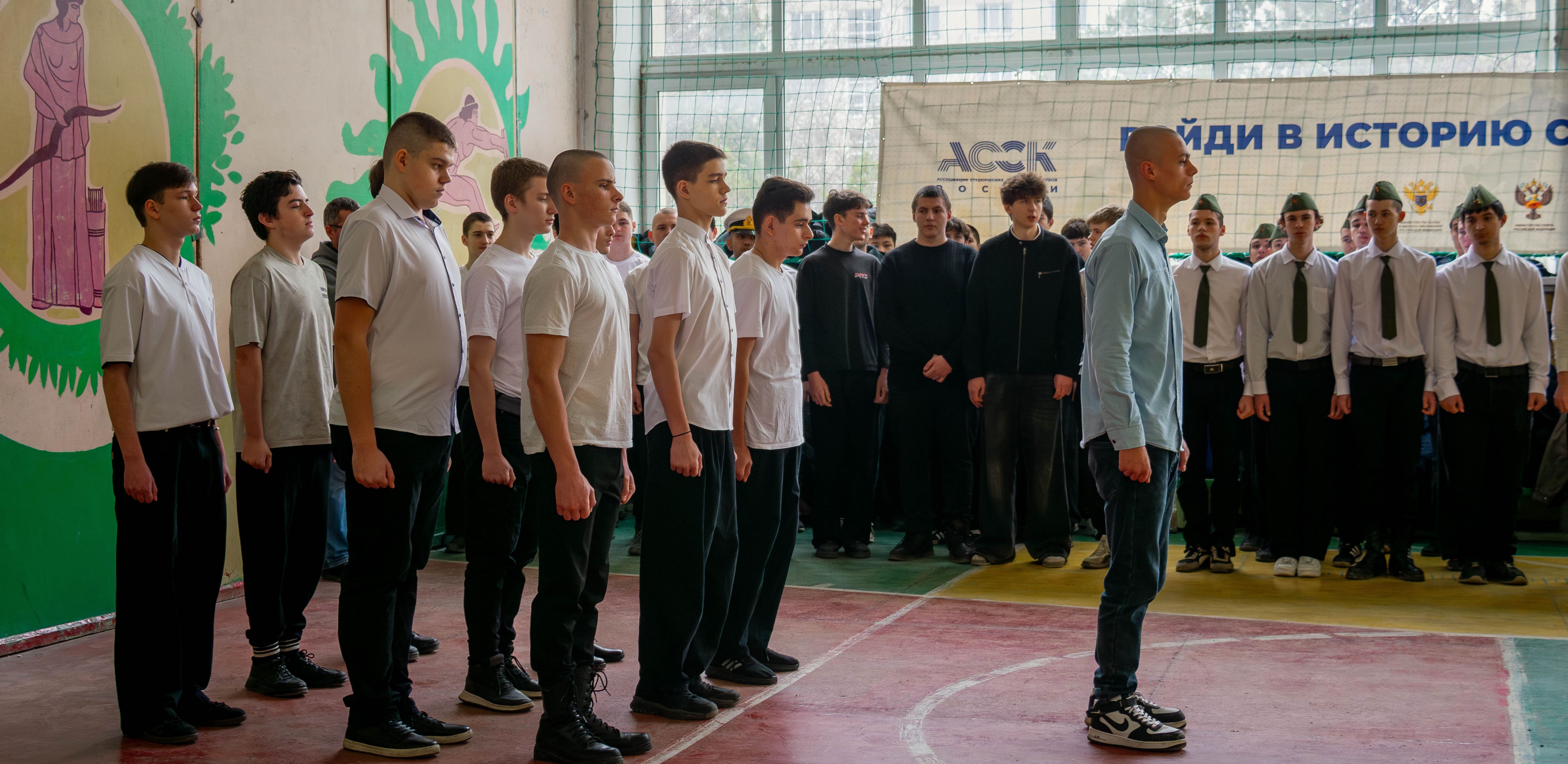    Конкурс строя и песни